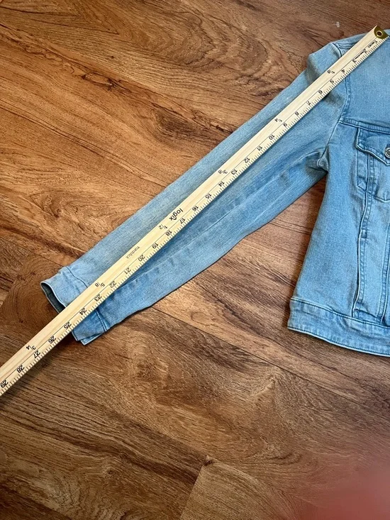 White House Black Market Denim Jacket  size 6 Ruffle Front Light Wash Stretch - Picture 9 of 9